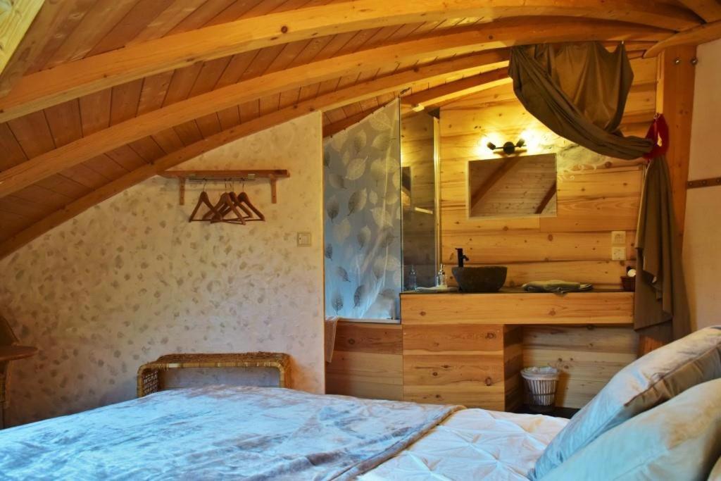 Au-Dela Des Nuages, Maison D'Hotes Insolite & Spa Aubessagne Buitenkant foto